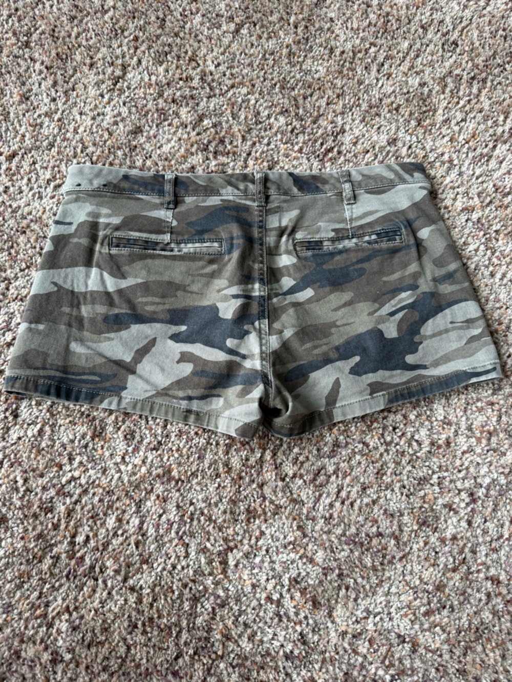 Express Women's Camo Low-Rise Cotton Shorts - Olive Green/Brown - Picture 2 of 2